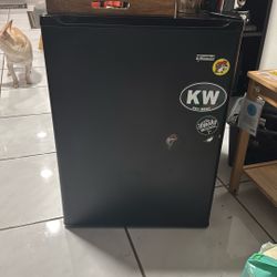 Mini Refrigerator (kenmore). 2.5