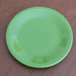 Vintage Fiesta ware Homer Laughlin Dessert Bread Salad Plate Plate 7.25" 
Green.  Perfect shape, no chips or cracks. Weight 14oz (plus shipping 
mater