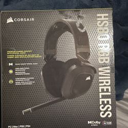 Cosair HS80 RGB Wireless Multi platform Gaming Headset