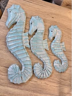 New handcrafted carved set of 3 seahorses