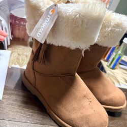 Boots size 5 for girl.