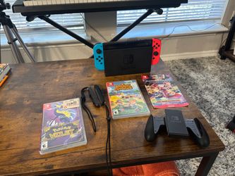 Nintendo Switch Mario Kart 8 Deluxe Bundle