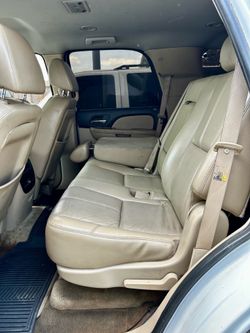 Rear seat / 07 Tahoe