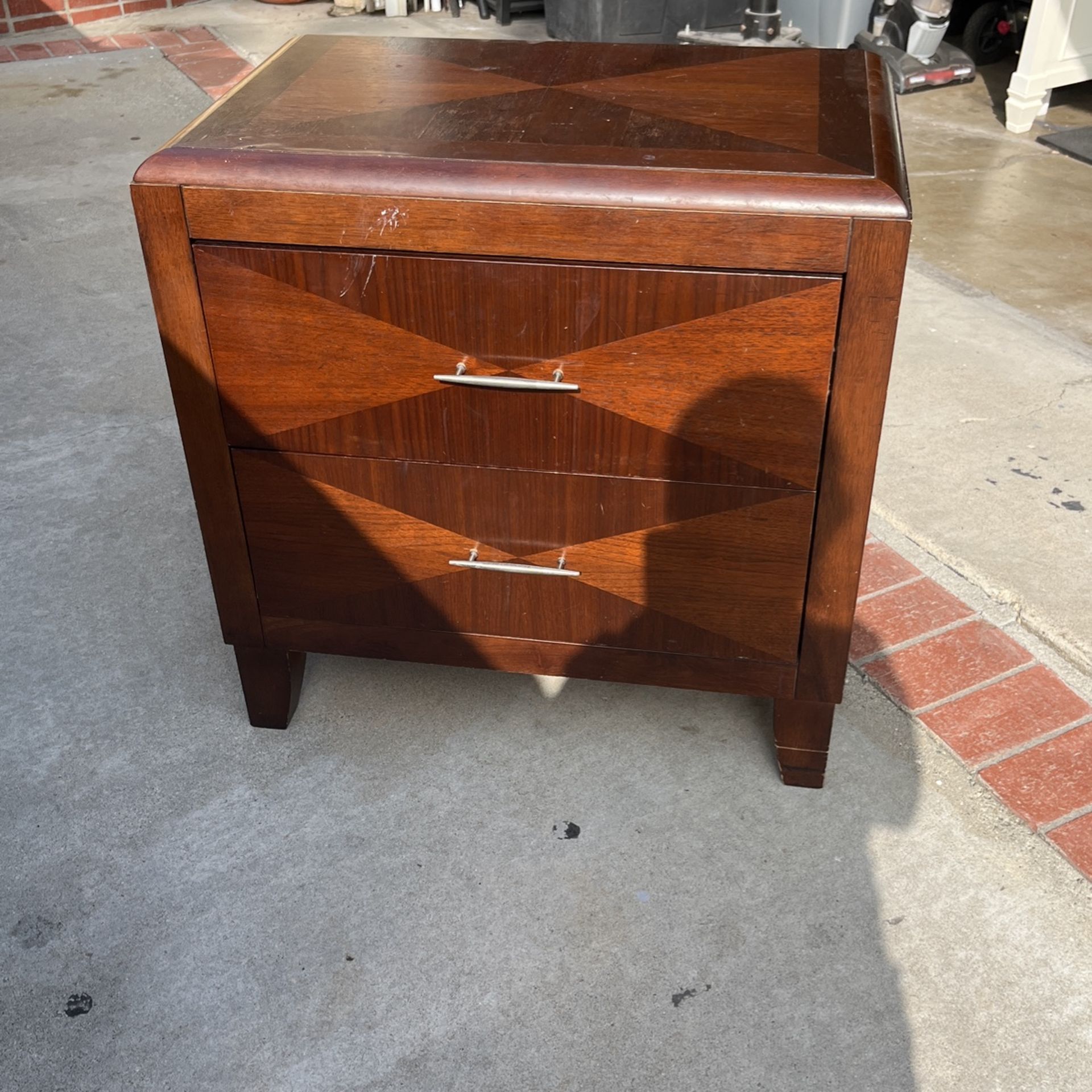 Mueble De Madera De Dos Cajones En Buenas Condiciones