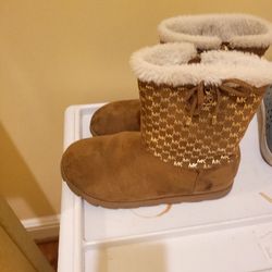 Micheal kors kid's boots size 4