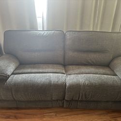 Jerome’s Dual Reclining Couch With USB Plug Ins 