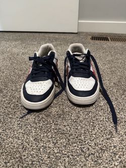 Boys size 5 Puma Shoes