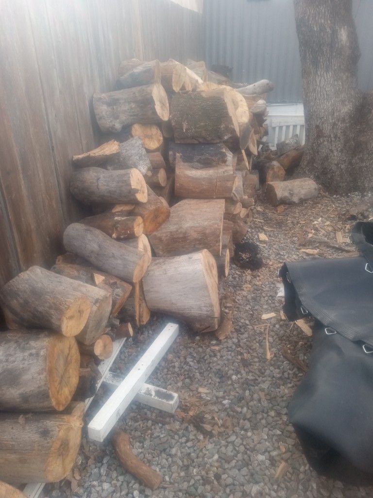 Seasoned Dry Oak Firewood