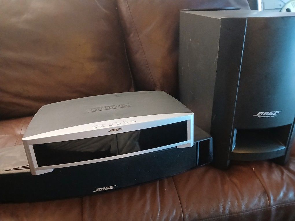 Bose Media Center With Speakers 