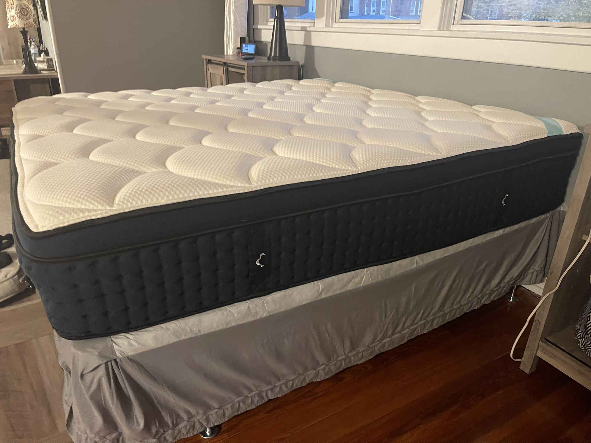 Dreamcloud Premier King hybrid mattress 