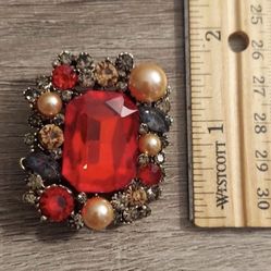 Beautiful Square Ruby Red Brooch W/ Faux Pearls And Crystals Gold Tone Red