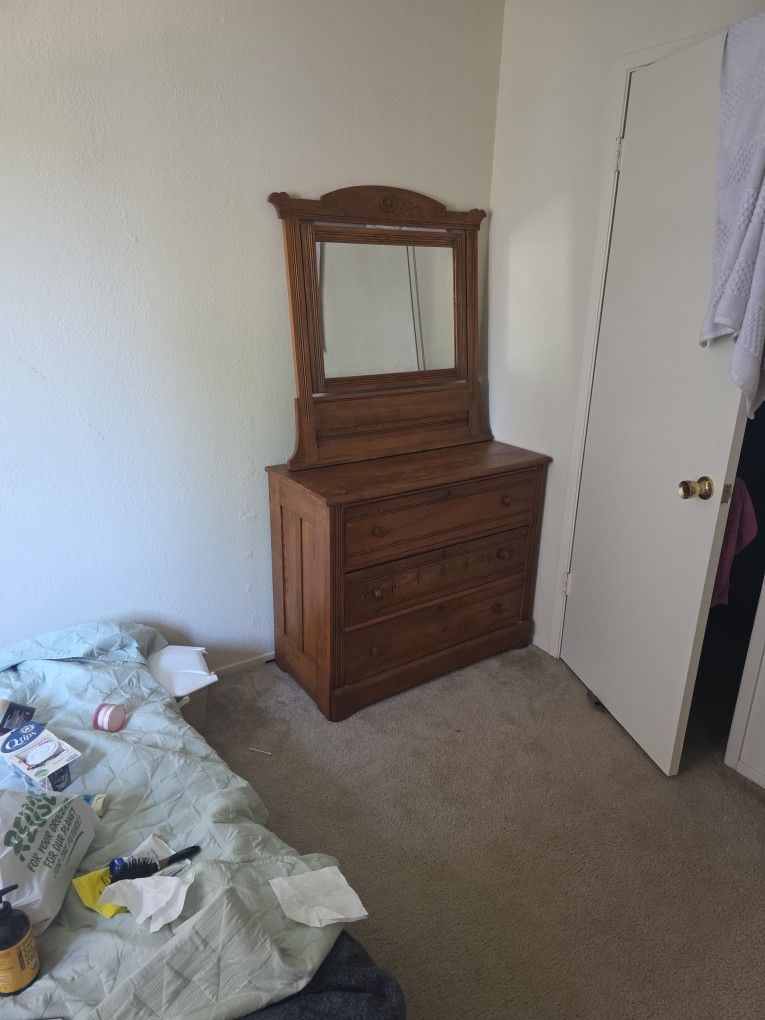 Dresser
