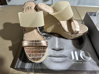 Gorgeous JLO Bisque/Rose Wedge Heels Size 8.5M.