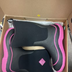 Muck Hot Pink Size 8 Rain Boots 