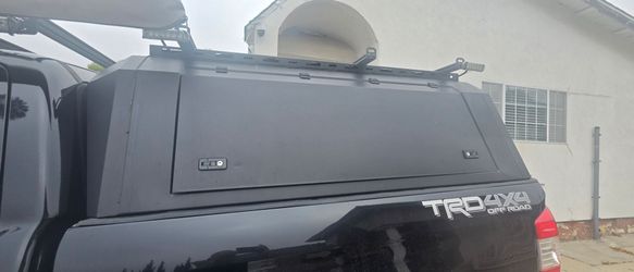 Truck bed cap