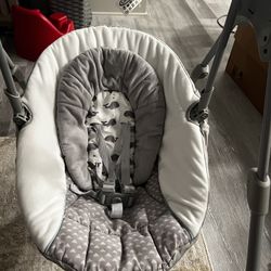 Graco Baby Swing (battery operated)