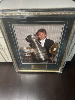 Wayne Gretzky Signed  “The Great One” 161/299 Photograph 