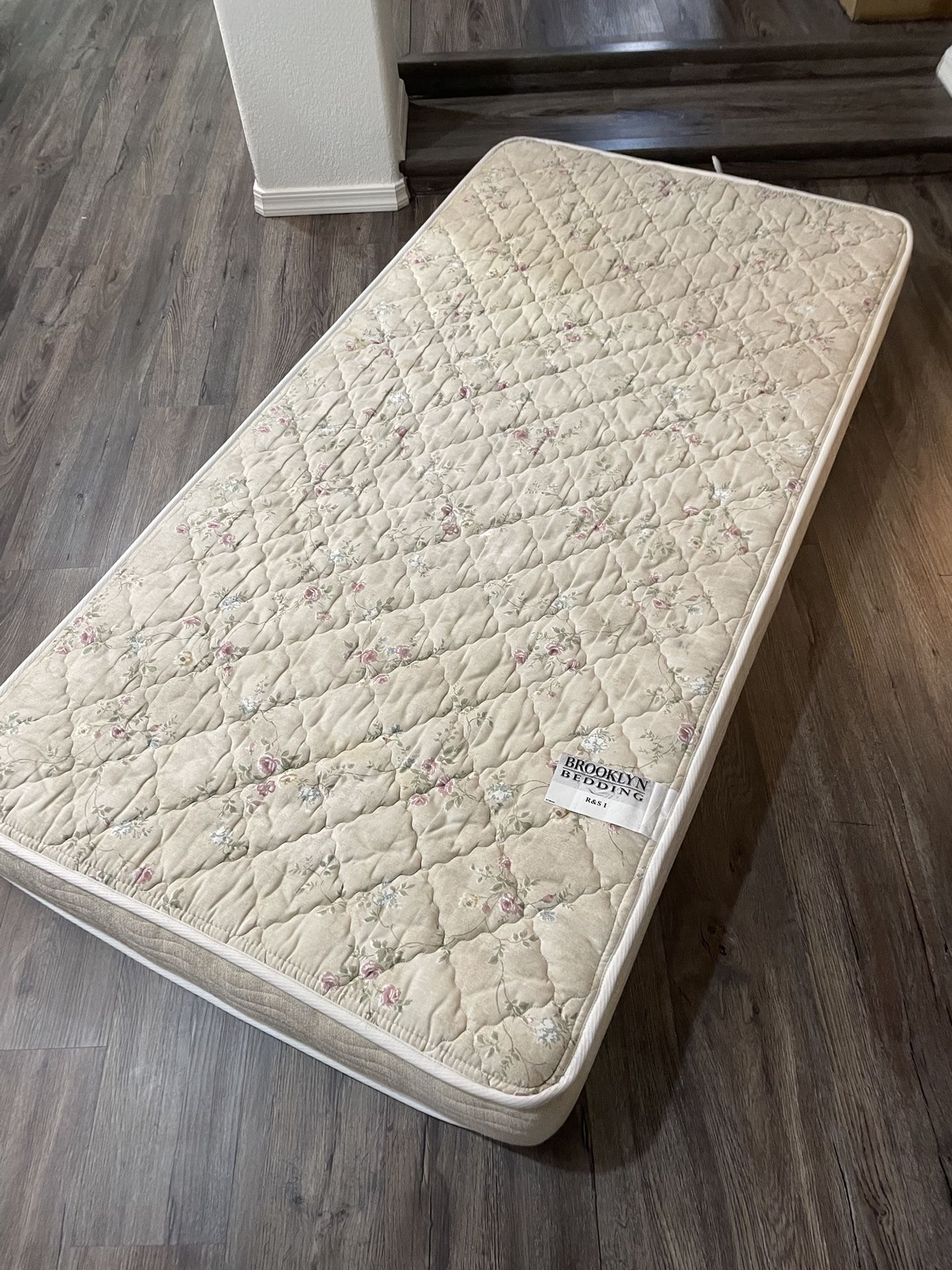 Twin Bed Mattress, Box Spring And Adjustable Frame