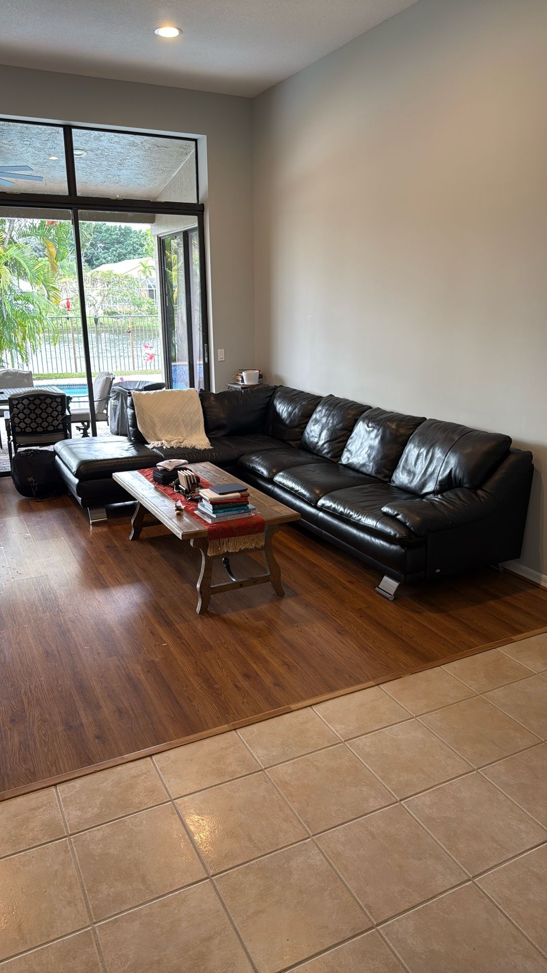 π₯ Italsoft Premium Leather Sectional β Excellent Condition β MUST SELL π₯