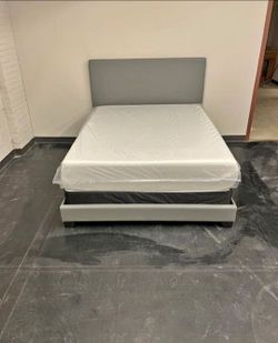 🚚 Urgent Sale! Queen bed frame, mattress and slatted base: a bargain!