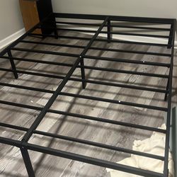 Queen size bedframe