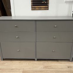56in Drawer Gray Chest of Drawers Dressers with 2 Oversized Drawers ，grey