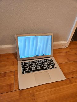 Macbook air 13 in i5 8gb ram 128gb ssd, Adobe, ms office, charger final cut logic or best offer