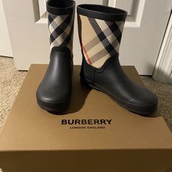Burberry Rain Boots (kids) size 2