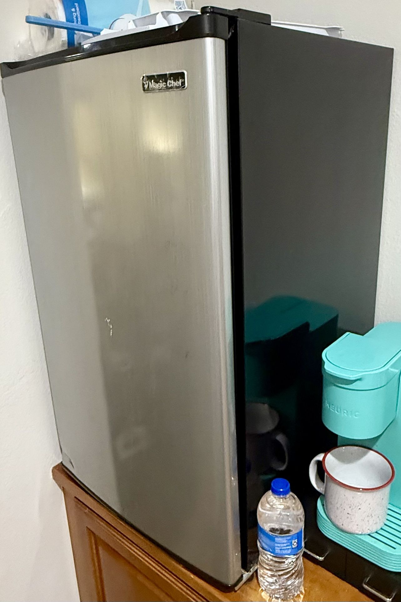 (FREE!) Magic chef Mini Fridge