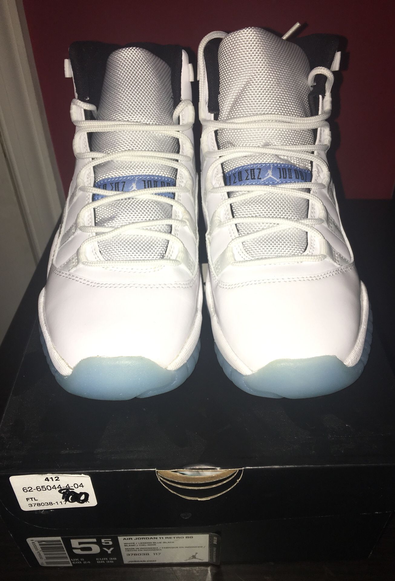 Jordan retro 11 white/ legend blue black