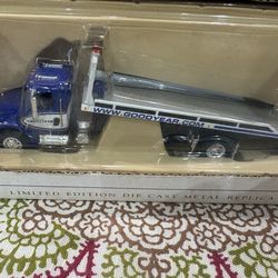 SpecCast  Goodyear Freightliner 1:64 Flat Bed  Hauler Truck Diecast NIB in Miami