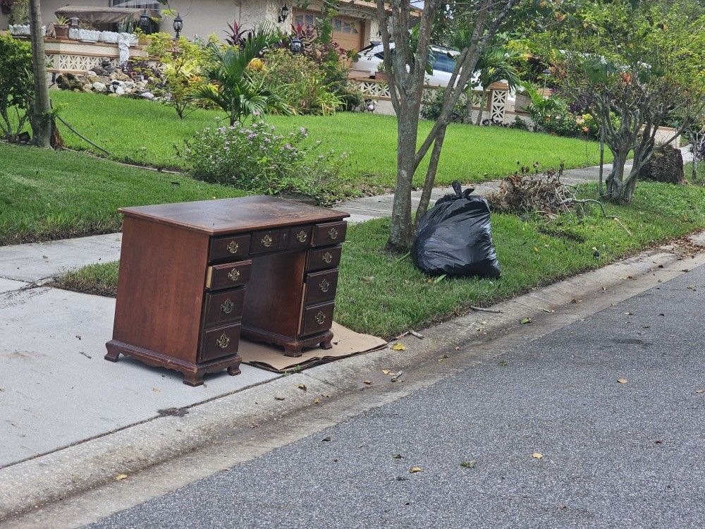 Free Desk