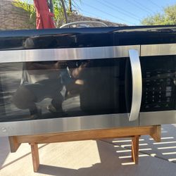 LG 1.7 cu. ft. Over-the-Range Microwave Oven with EasyClean®