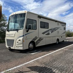 2018 Winnebago Sunstar 29VE