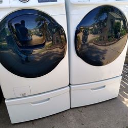 Samsung Front Load Washer And Gas Dryer With Pedestals