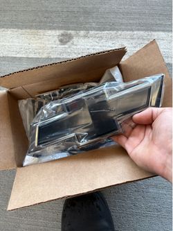 2025-26 Chevrolet Suburban Tahoe Bowtie Illuminated Emblem Black