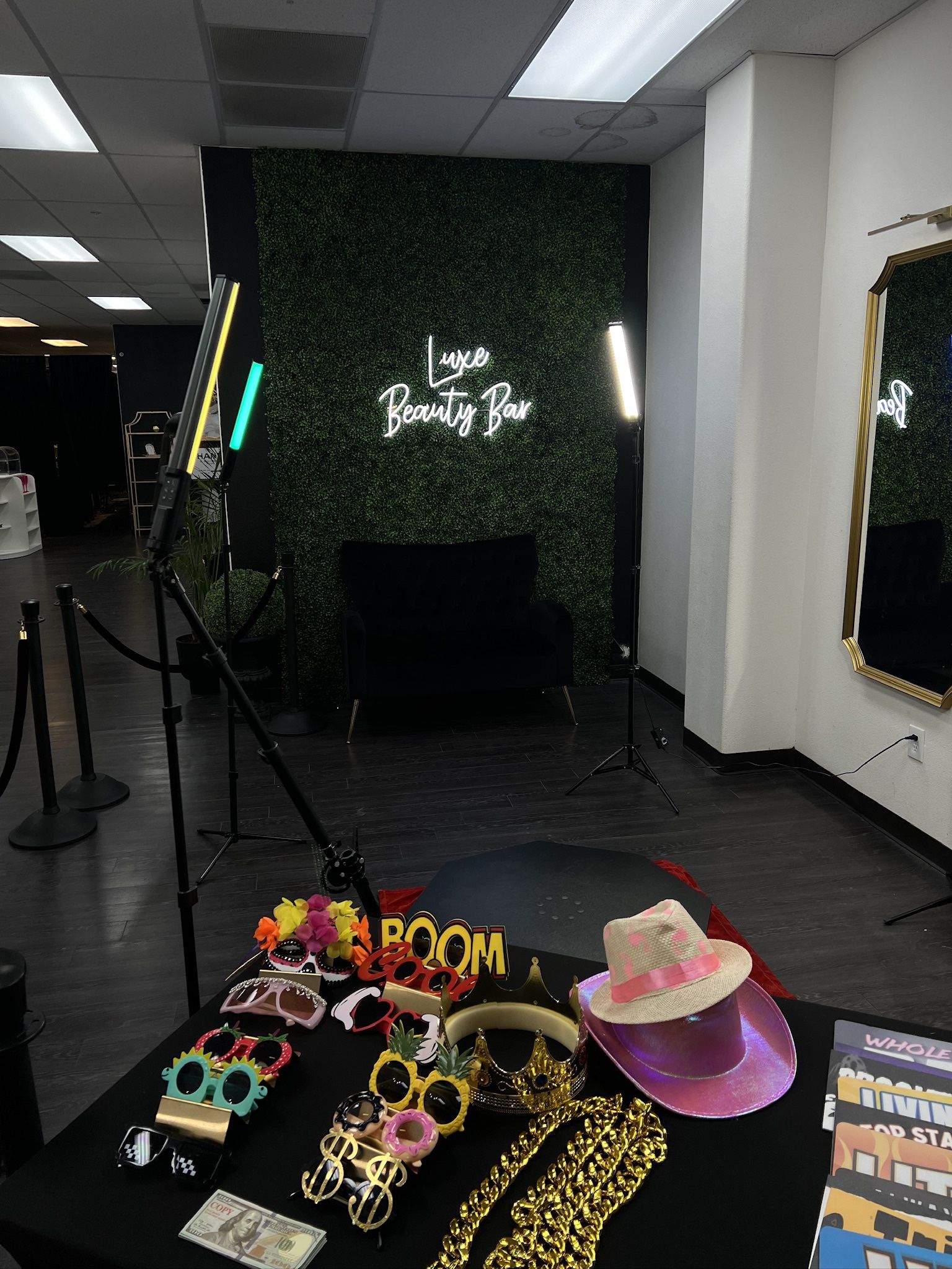 ✨ 360 Photobooth + Accessories Bundle – Lightly Used, Ready for Events! ✨