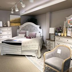 FREE DELİVERY 🚚 White Queen And King Bedroom Set (?bed Frame,dresser,mirror,nightstand) 