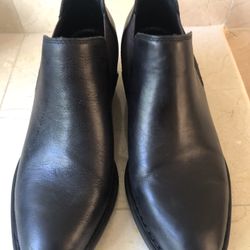 Born Black Botties -size 9 Woman’s 
