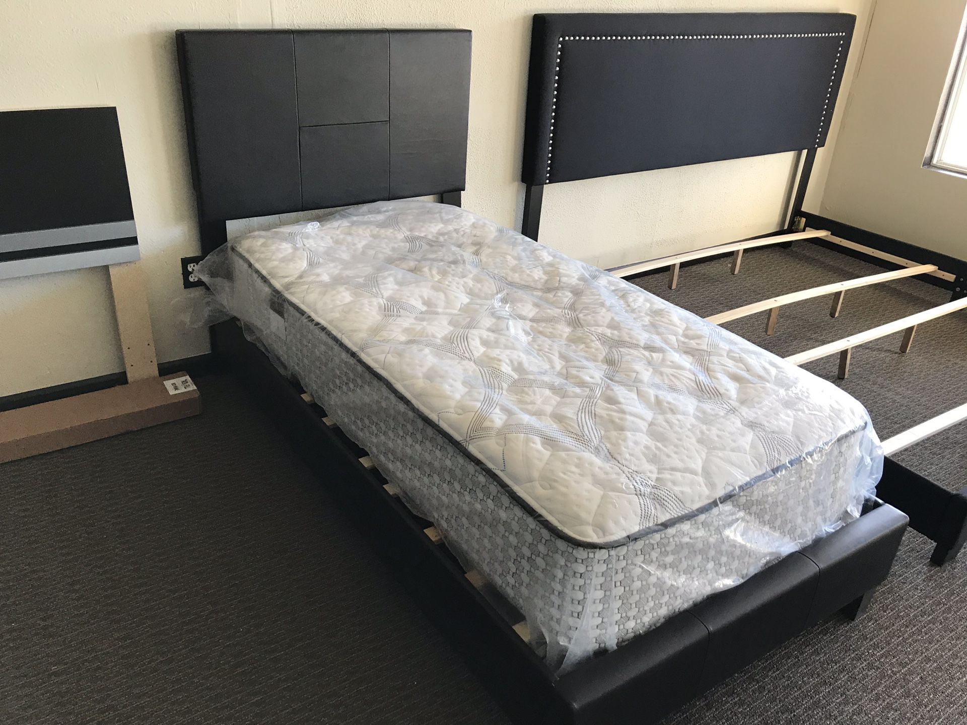 Twin platform bed frame with hybrid mattress