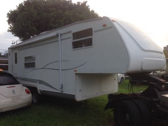 Rv 5 th wheel 2004
