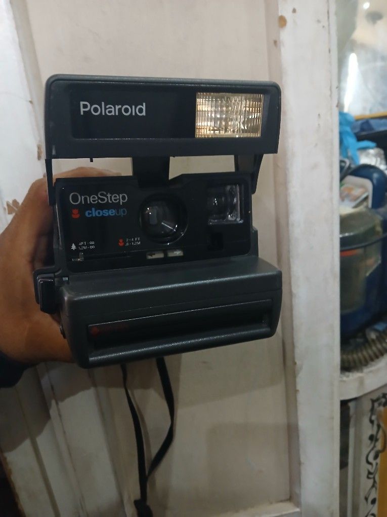 Polaroid One Step Close Up Camera 