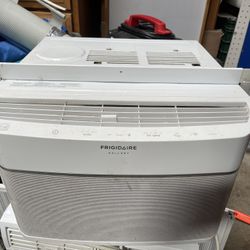 8.000 BTU Frigidaire Air Conditioner With Wifi 