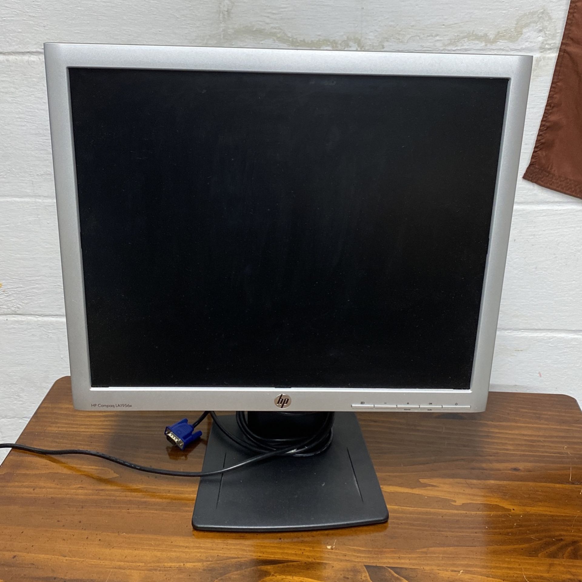 19” HP Monitor