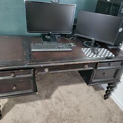 Large desk