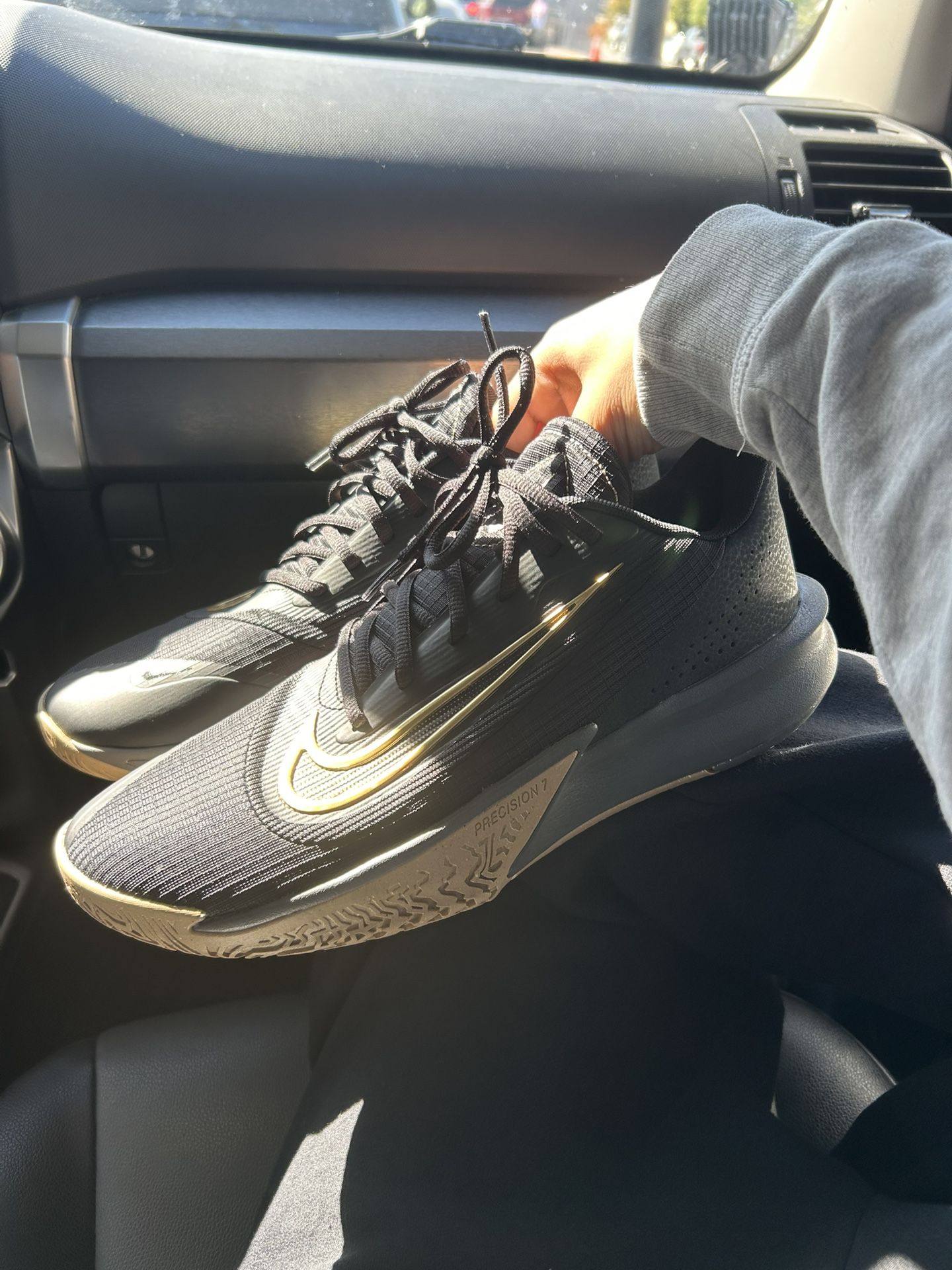 Basketball Shoes (Nike Precision 7s)