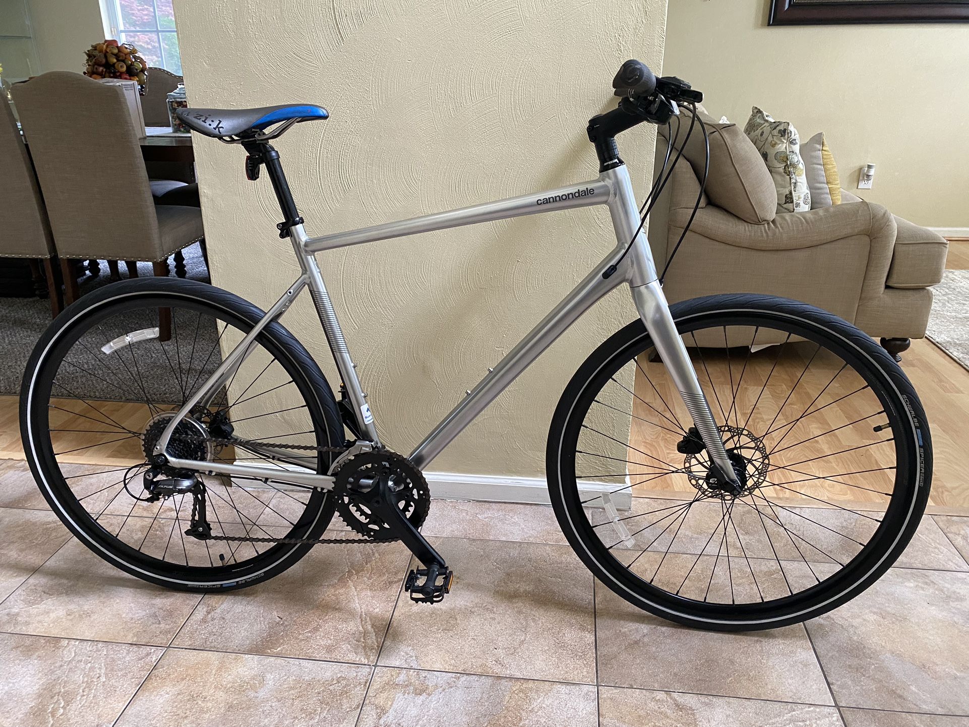 Cannondale Quick 3 Hybrid / Comfort Bicycle