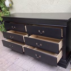 6 DRAWERS DRESSER  I HAVE 2 OF THE SAME 