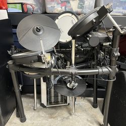 Roland TD-4 V-Drums Electronic Drum Kit – Mesh Heads – Excellent Condition