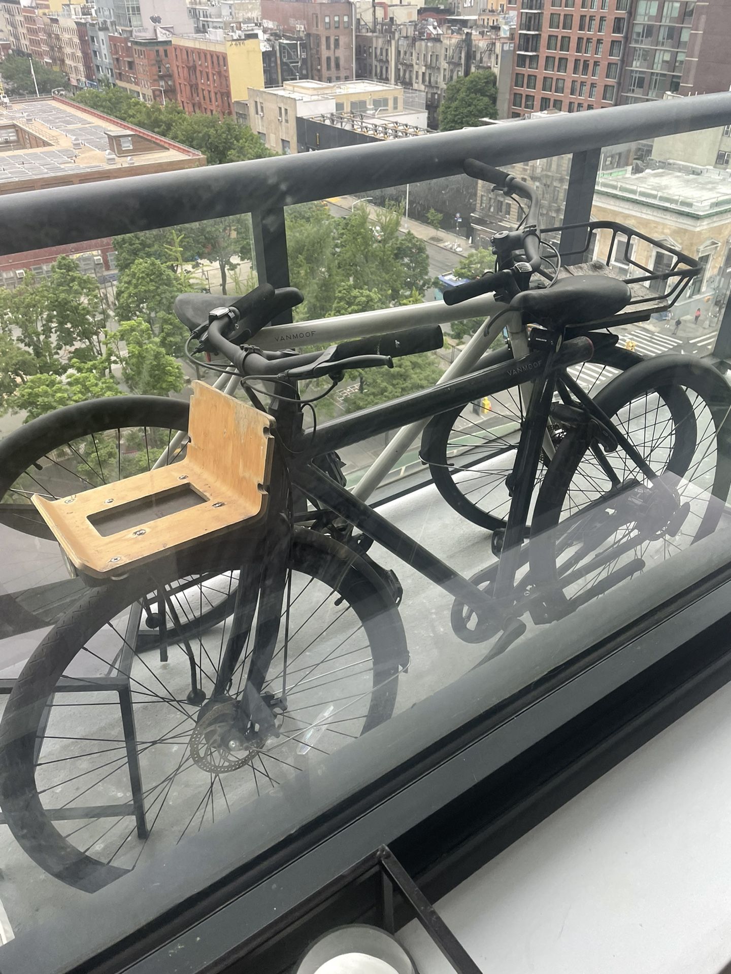 VanMoof S2 Bicycle/Bike with Basket/Front Carrier & GPS
